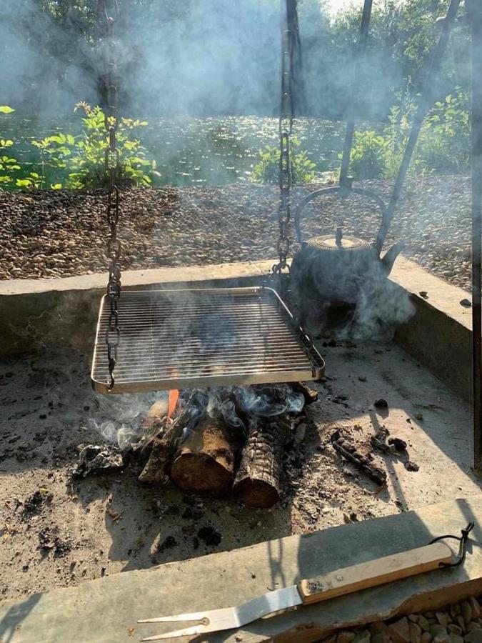 Arcadia Safari Tent In Private 5 Acre Field Ρέξαμ Εξωτερικό φωτογραφία