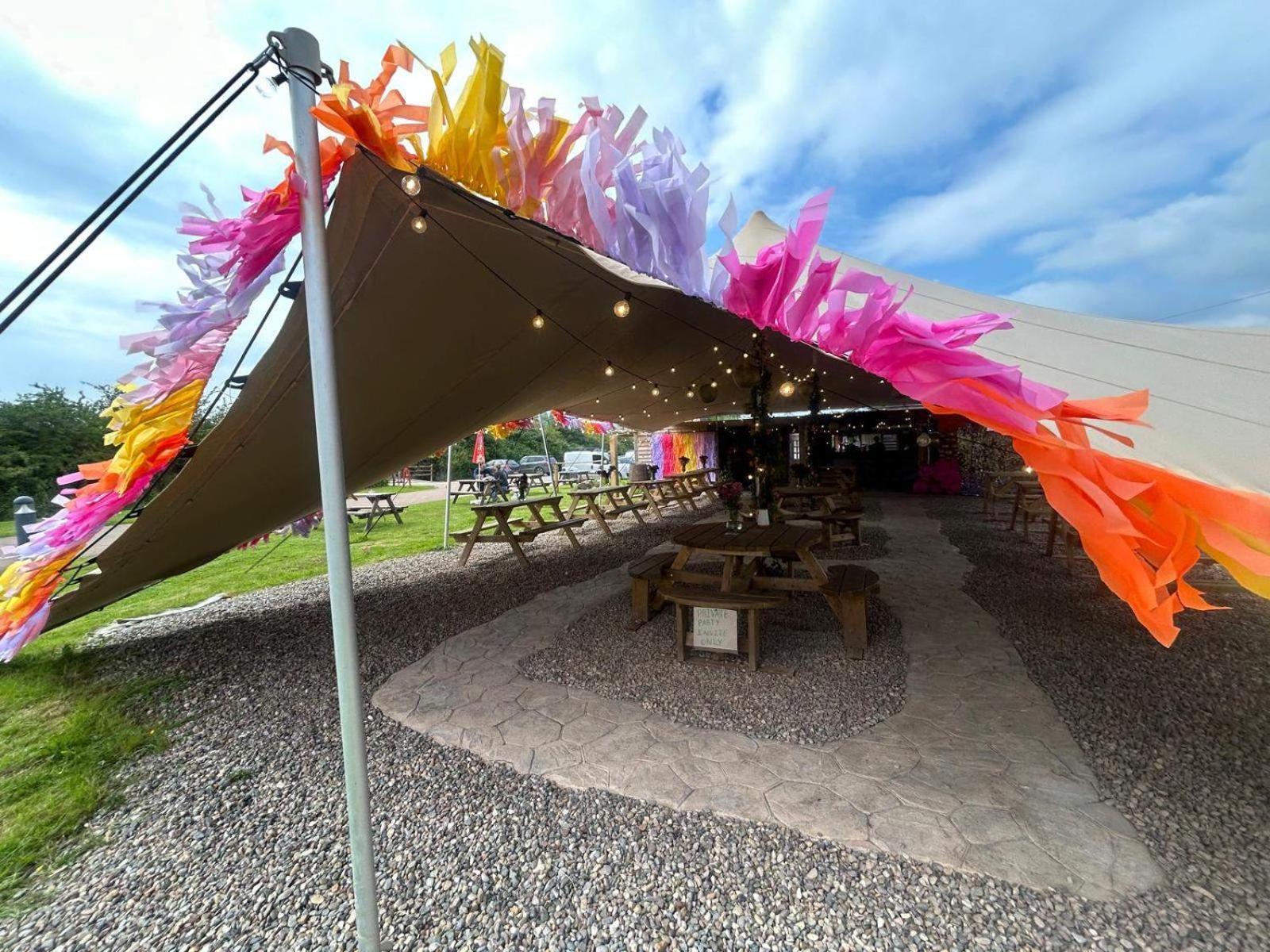 Arcadia Safari Tent In Private 5 Acre Field Ρέξαμ Εξωτερικό φωτογραφία