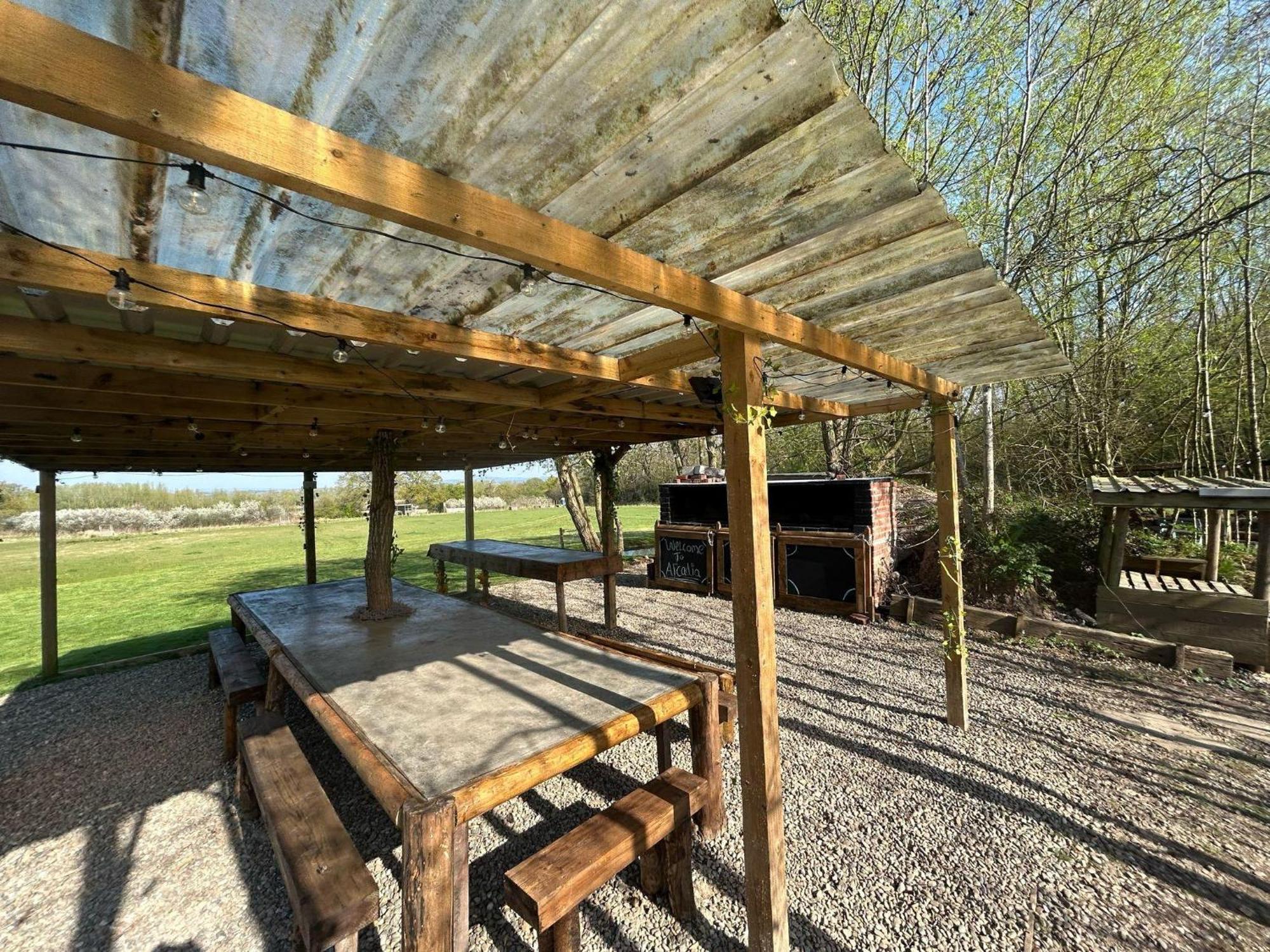 Arcadia Safari Tent In Private 5 Acre Field Ρέξαμ Εξωτερικό φωτογραφία